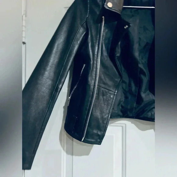 ZARA Womens sz Xs  Vegan leather Cropped Moto Jacket black New - Picture 6 of 15